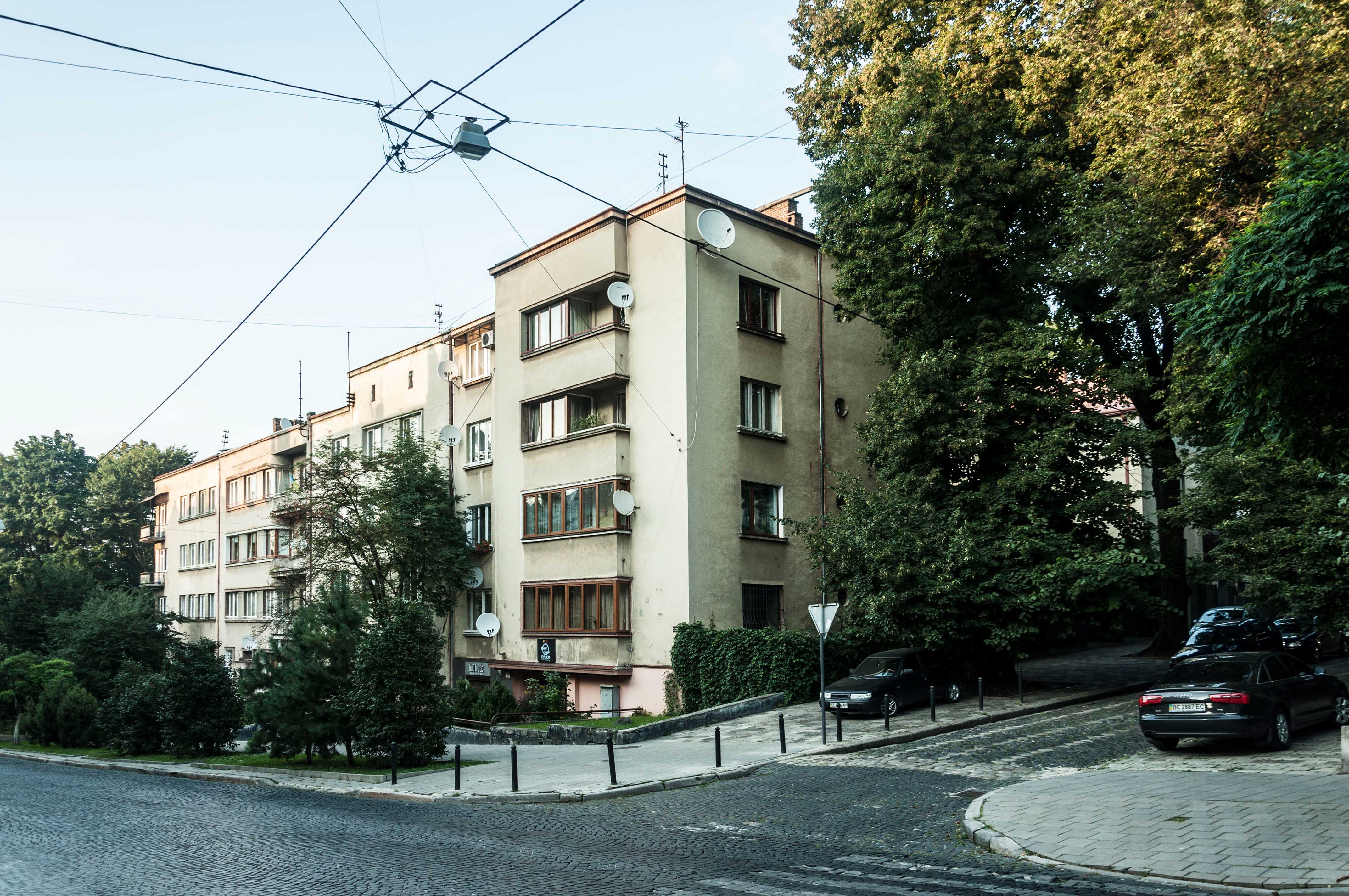 Building on Heroyiv Maidanu St, 5B