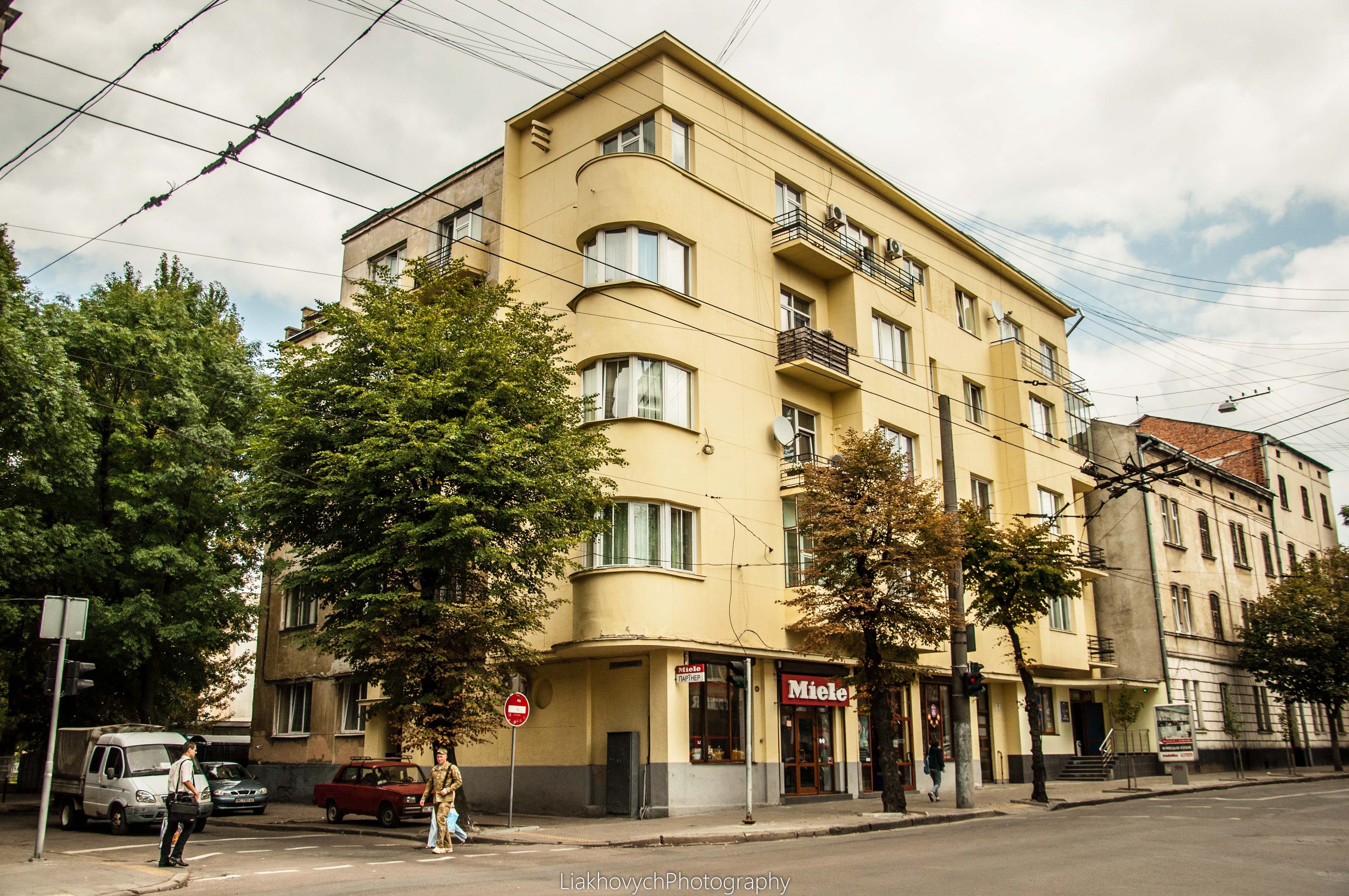 Zelena St, 19 / Konopnytskoyi St, 15