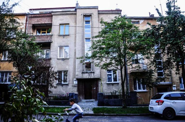 вул. Карпатська, 11