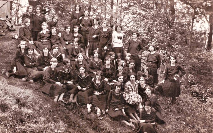 Учениці гімназії сестер Урсулянок, 1930-ті, фото надані Іриною Войнаровською