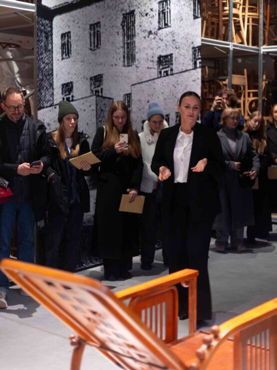 фото: Світанок Настав, відкриття виставки «SITZMASCHINE».